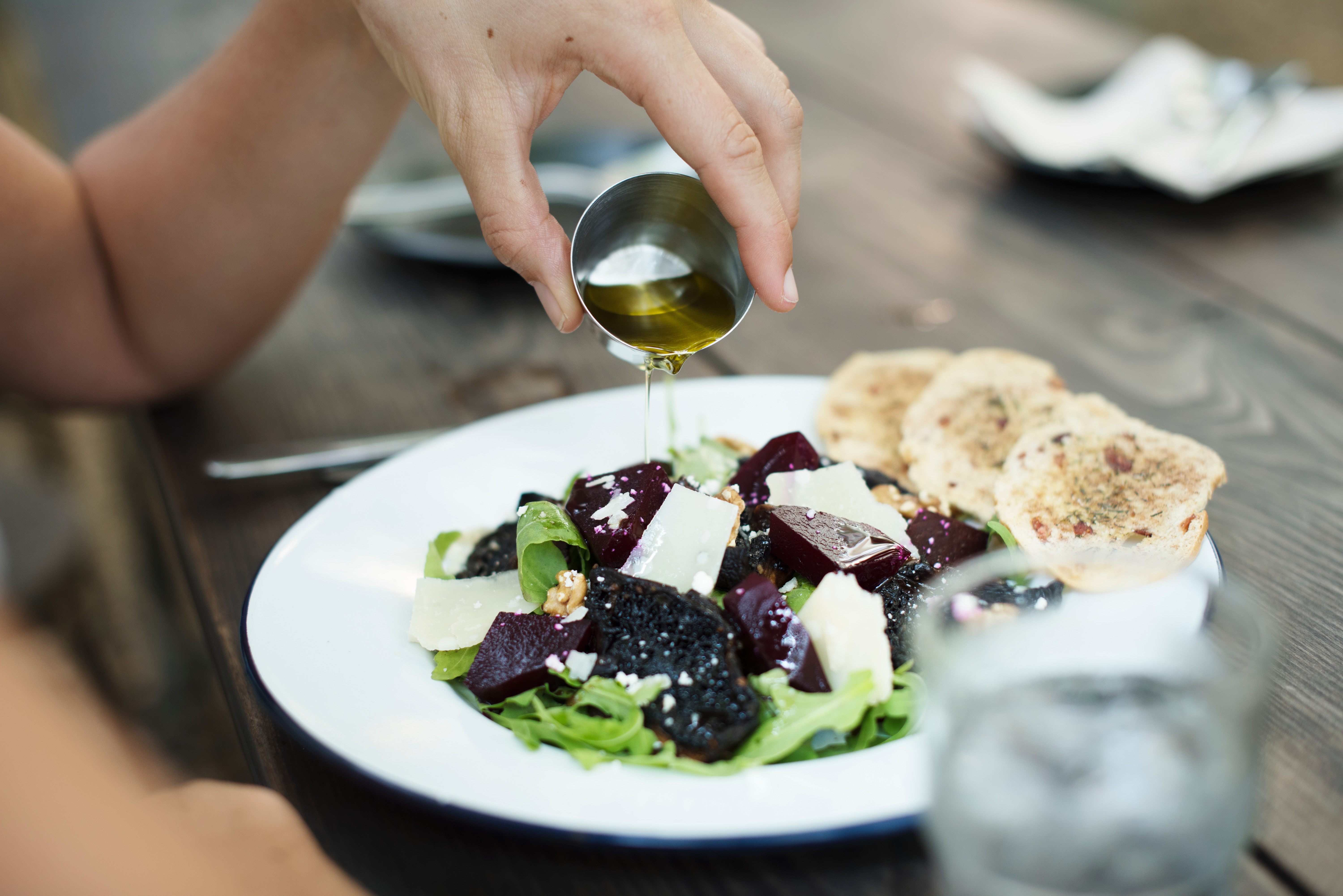 Olio di canapa: proprietà e uso in ambito cosmetico e alimentare - Stayshine